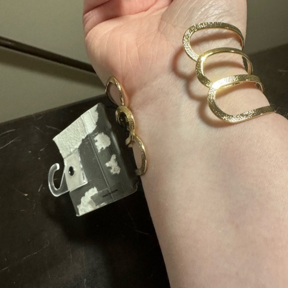 Nordstrom Rack Cuff Silver Textured Bracelet - NWT - Picture 4 of 4